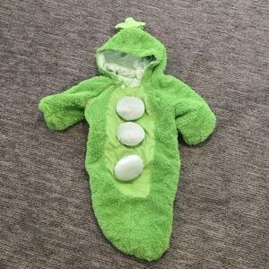 Sz 0-9 Months Baby PEAPOD Peas Halloween Costume bunting infant cozy